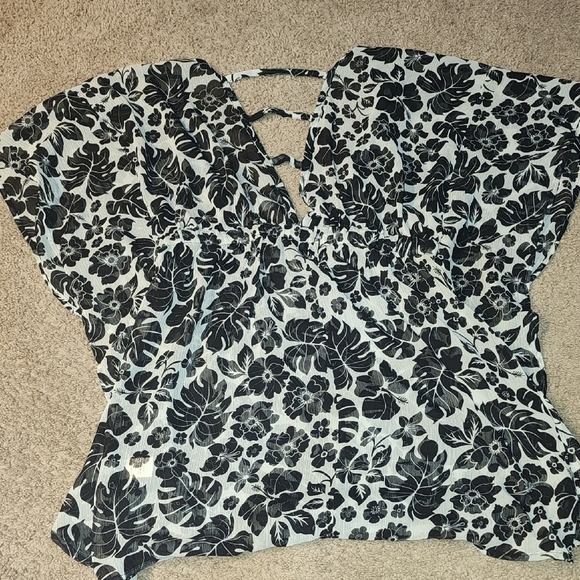 VENUS Black and White Ruffled Swim Coverup - Picture 3 of 3